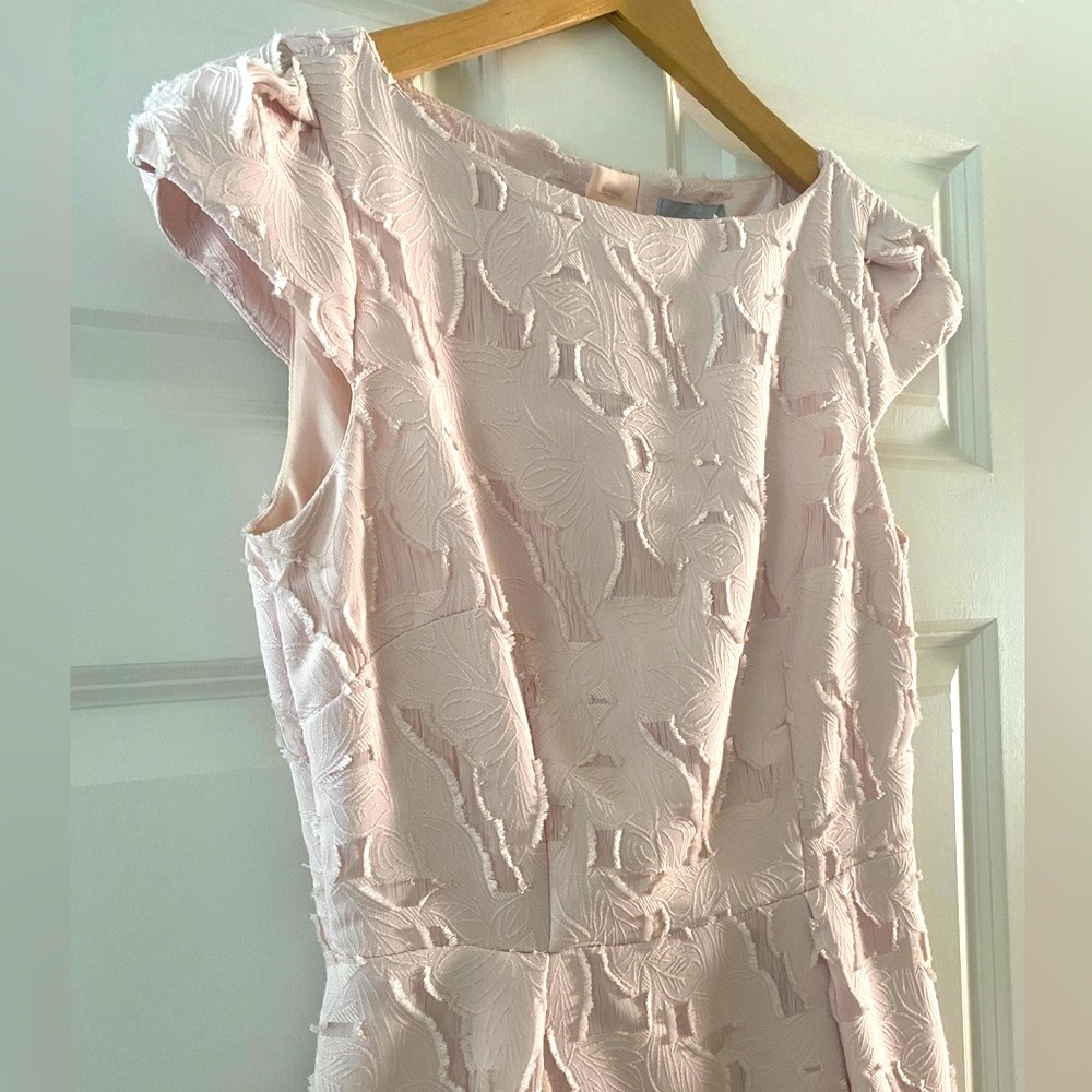 H&M Textured Floral Pleated Mini Dress Size 6 Light Pink Feminine Elegant Chic - Picture 2 of 9